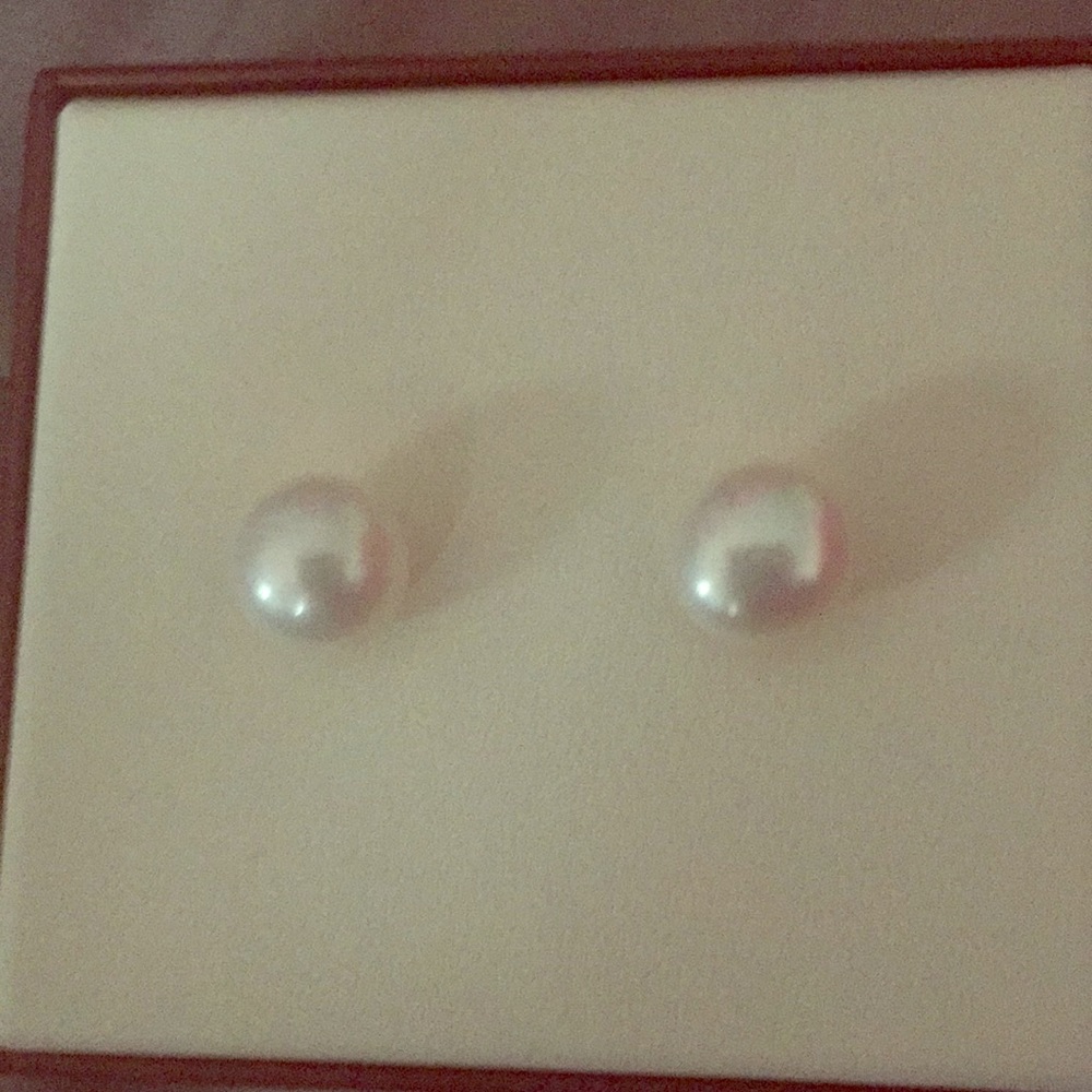 Brand new pearl earrings